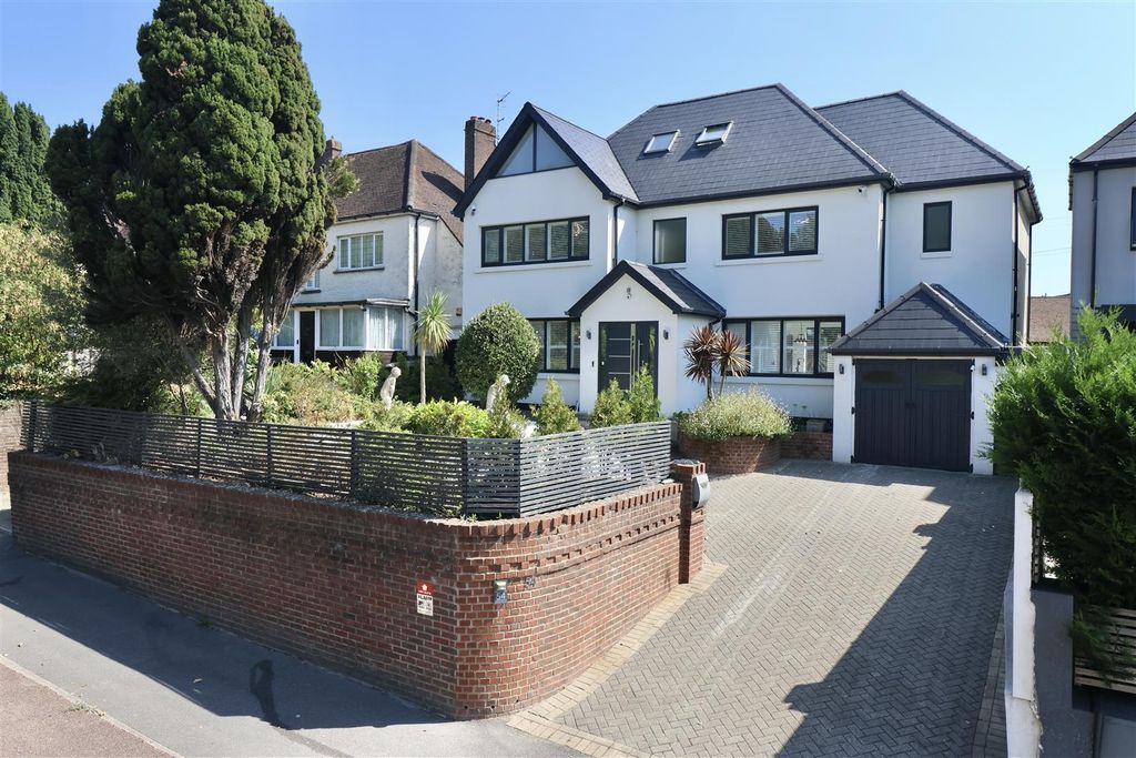 Property photo 2 of 38 Aa22Bf65-C6Fe-4Ffd-Bb6D-B7Cfdb9CC40A_1_201_A.Jpeg