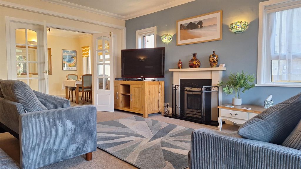 Property photo 2 of 19 4270 Ownerlounge.Jpg