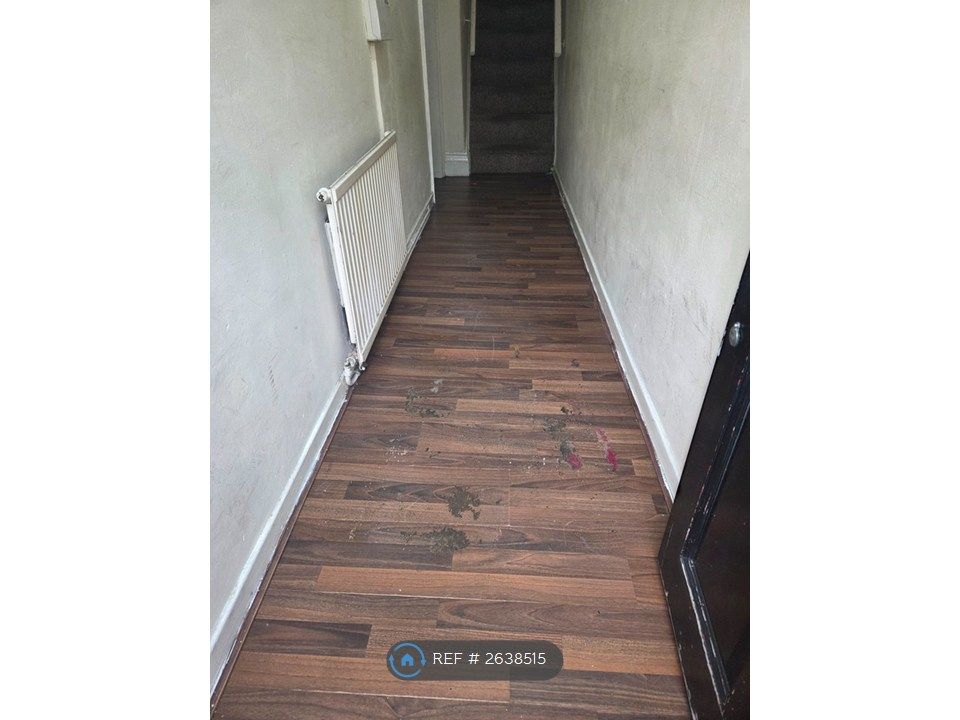Property photo 2 of 8 Entrance