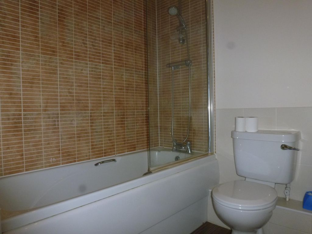 Property photo 3 of 7 Bathroom
