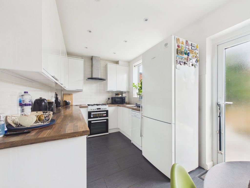 Property photo 3 of 12 Kitchen