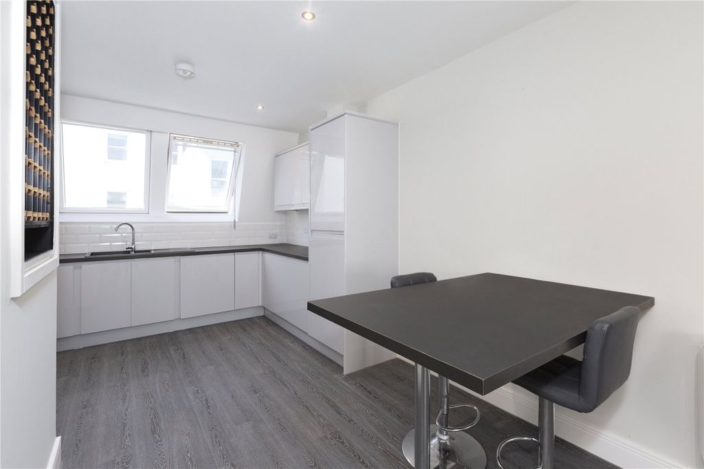 Property photo 3 of 12 Breakfast Area