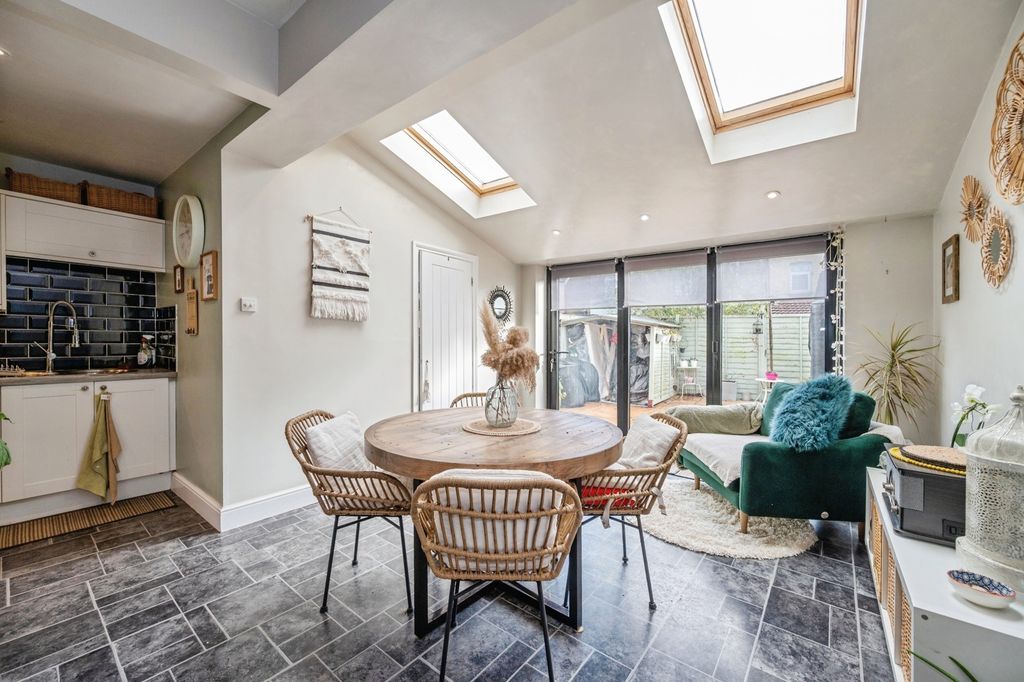 Property photo 2 of 18 Pbox-Img.Jpg