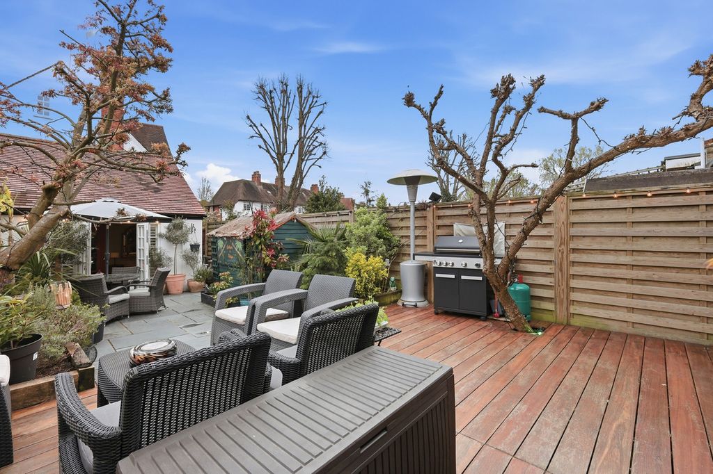 Property photo 3 of 25