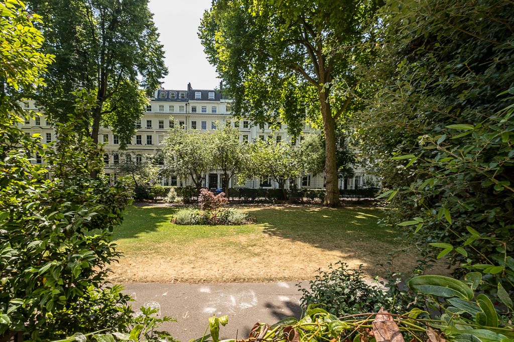 Property photo 3 of 16 Communal Gardens