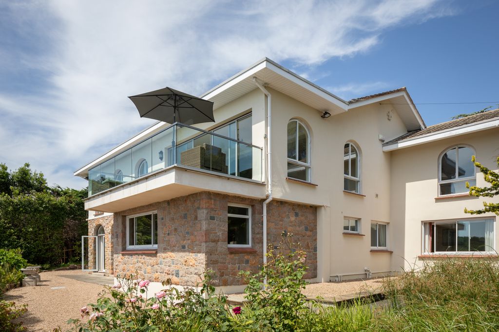 Property photo 1 of 20