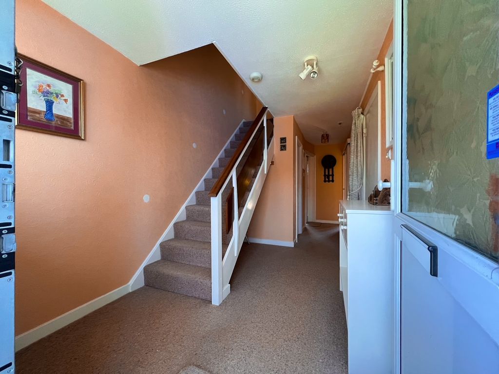 Property photo 3 of 32