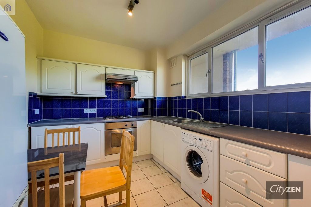 Property photo 3 of 9 Kitchen Diner