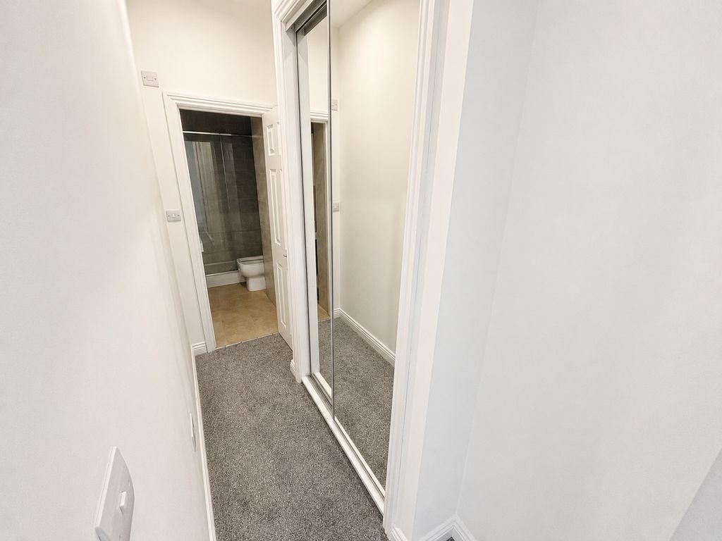 Property photo 3 of 4 Bright Hallway With Built-In Mirrored Storage...