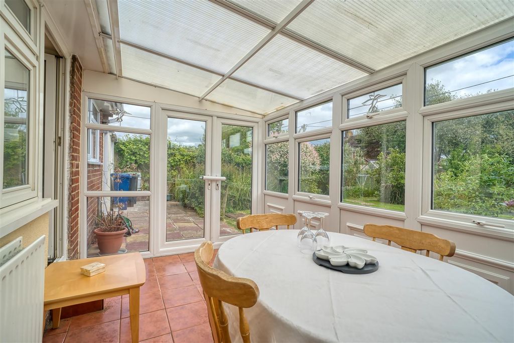 Property photo 3 of 9 Conservatory