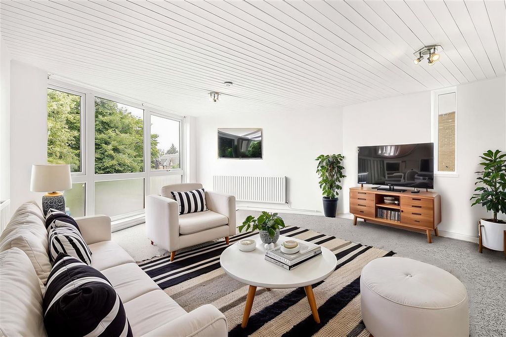 Property photo 1 of 11 Plain-Front-Room-With-Window - Living Room - Scand