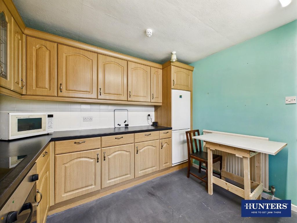 Property photo 3 of 17 Kitchen