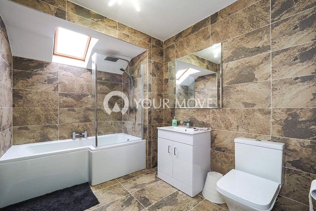 Property photo 2 of 12 Bathroom