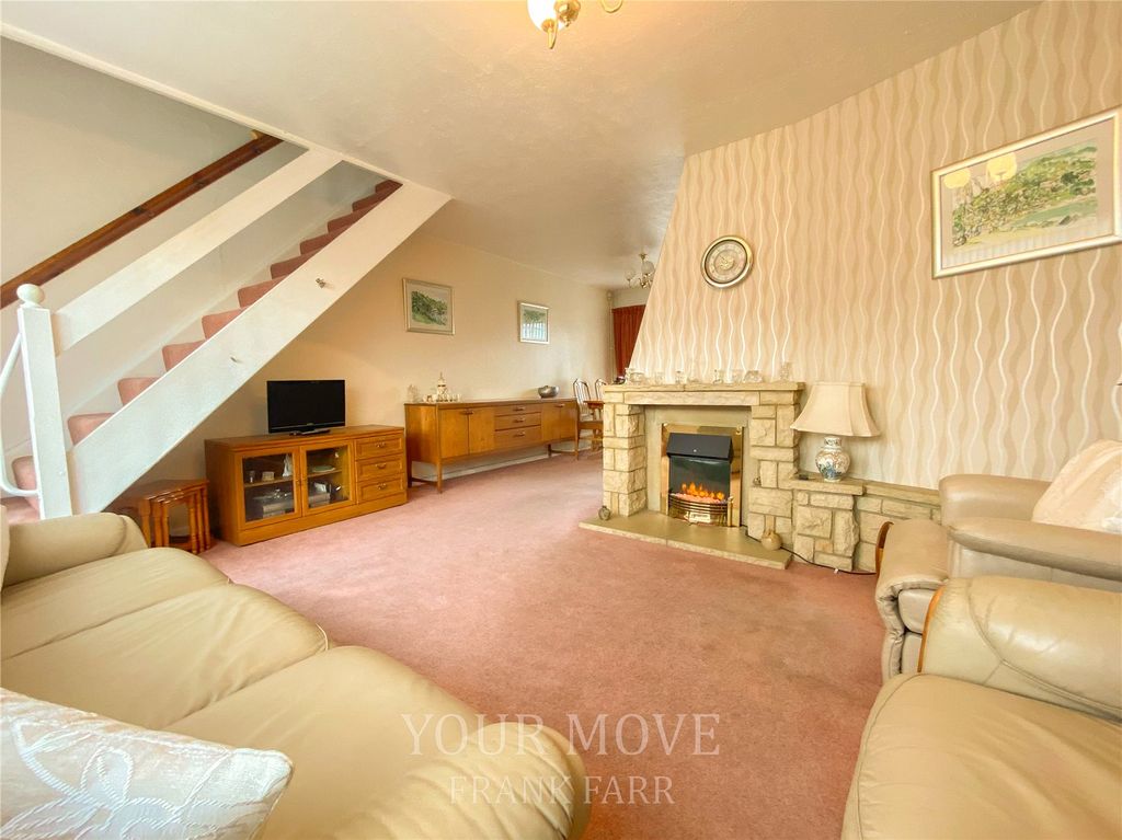 Property photo 2 of 11 Lounge