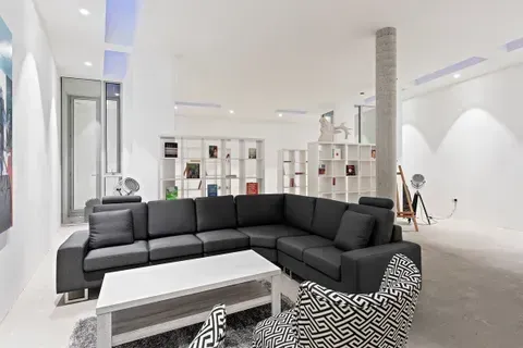 Property photo 3 of 27