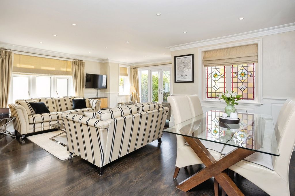 Property photo 3 of 25 Pbox-Img.Jpg