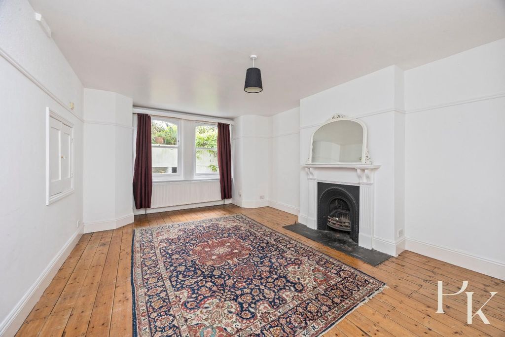 Property photo 3 of 18