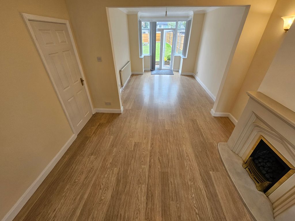 Property photo 2 of 19 Image