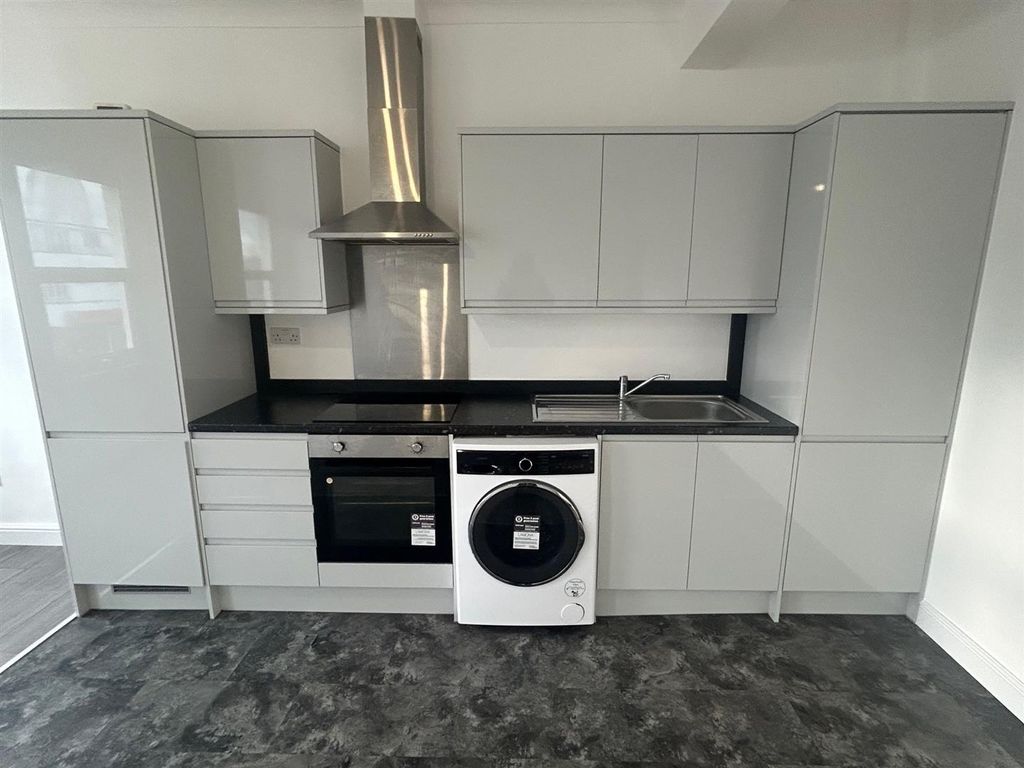 Property photo 2 of 8 Kitchen 3.Jpg