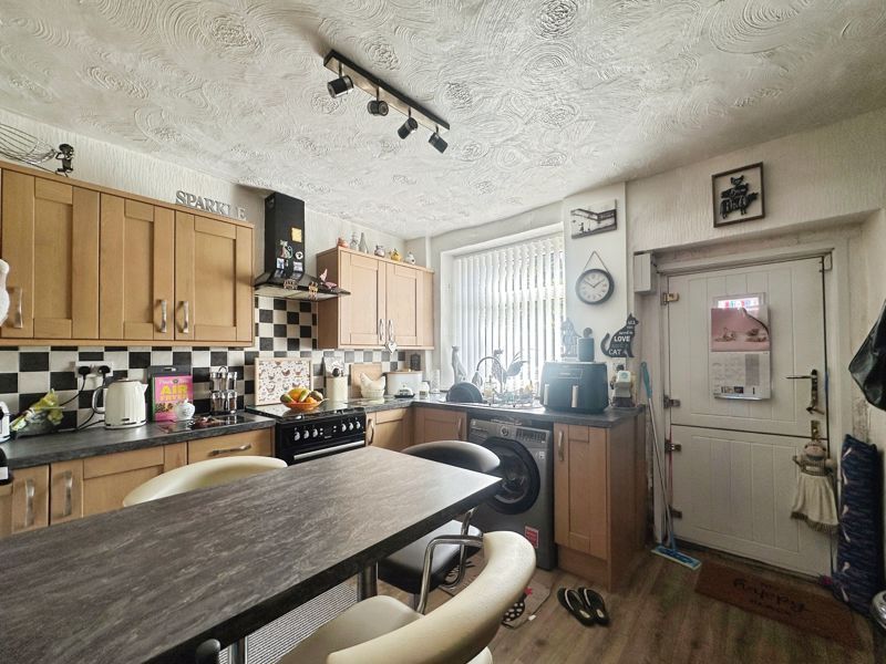 Property photo 3 of 10 Kitchen