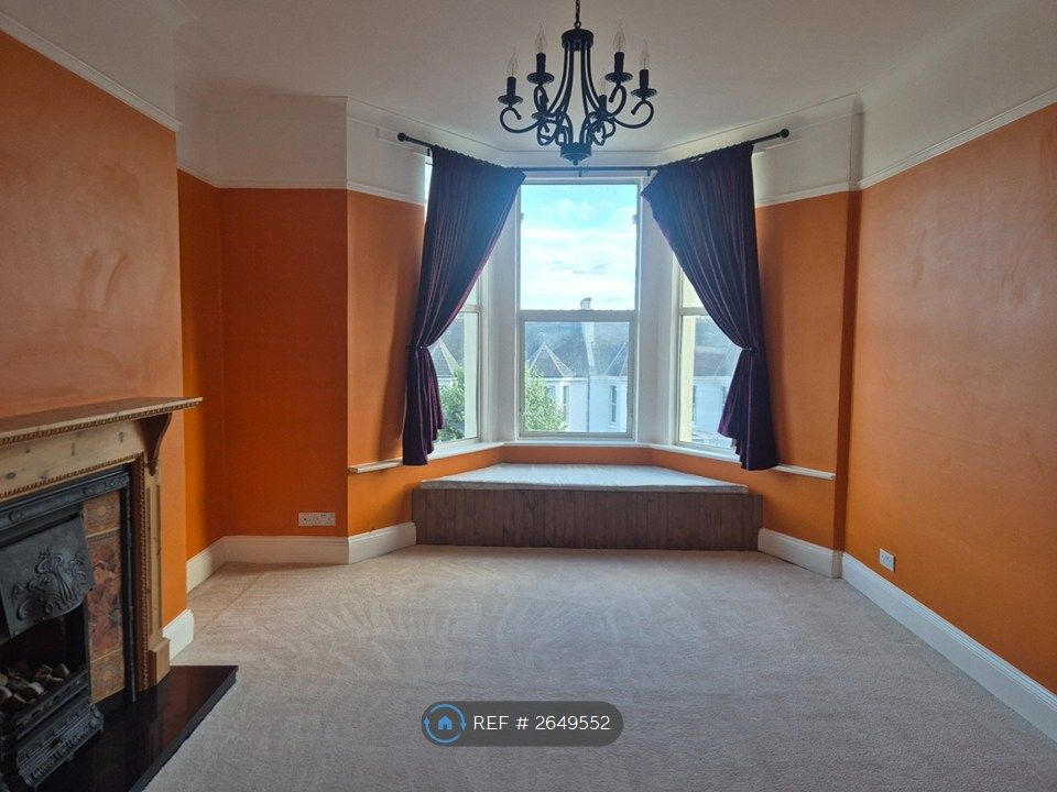 Property photo 1 of 8 Lounge