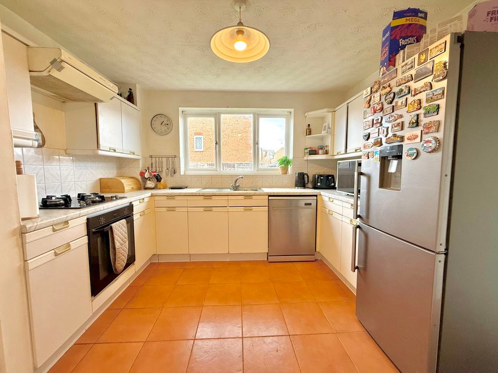 Property photo 2 of 21 Kitchen