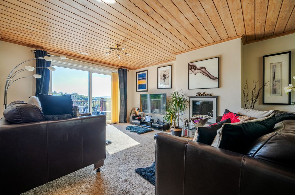 Property photo 2 of 35 1451683-9-69Ebb15...