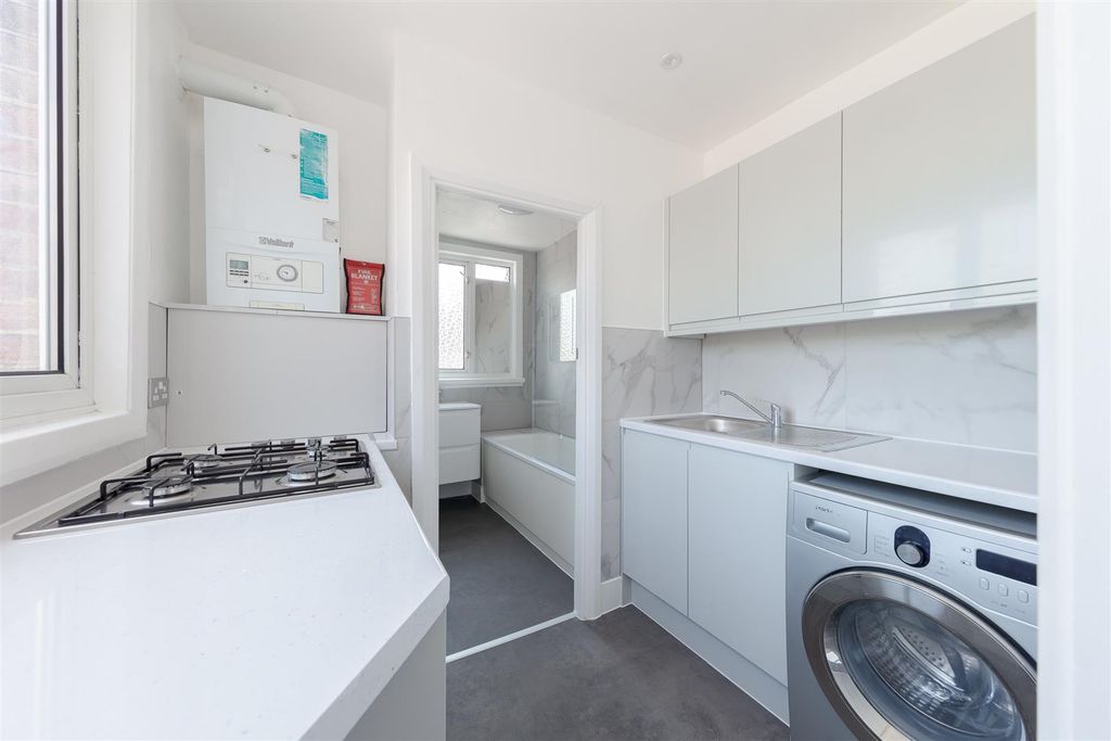 Property photo 2 of 10 094A3467-Hdr.Jpg