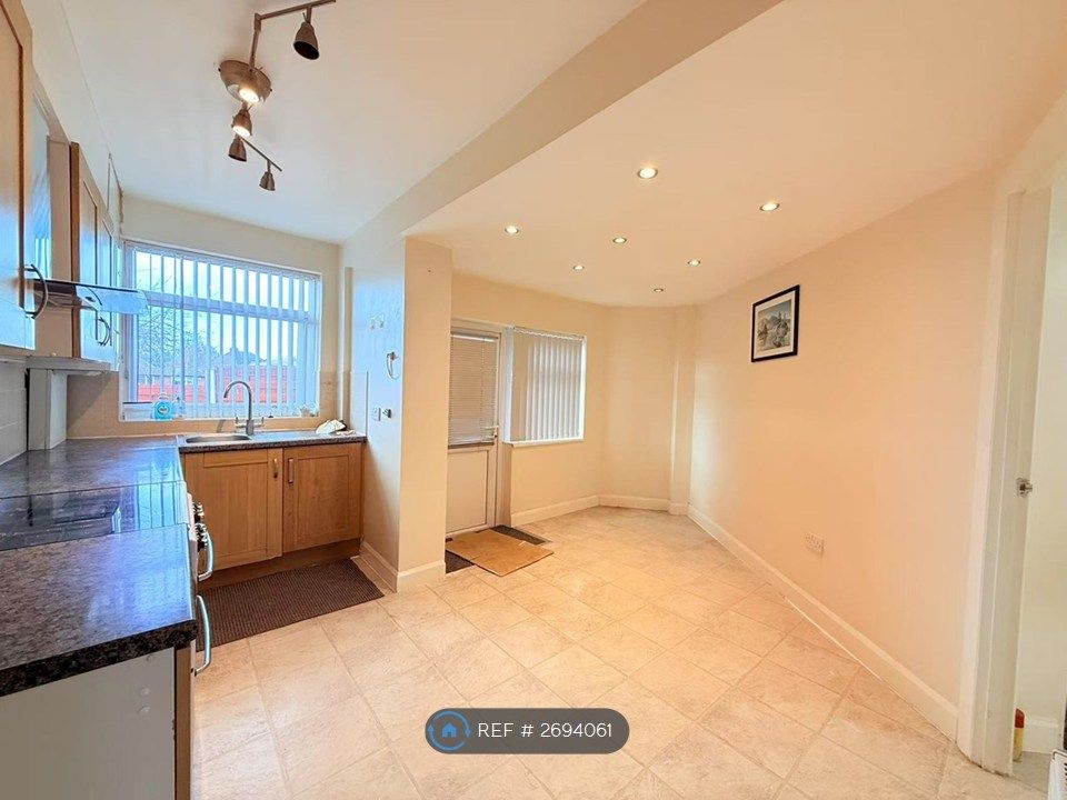 Property photo 3 of 12 Dinning