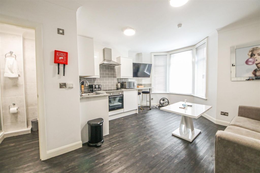 Property photo 2 of 6 4574481