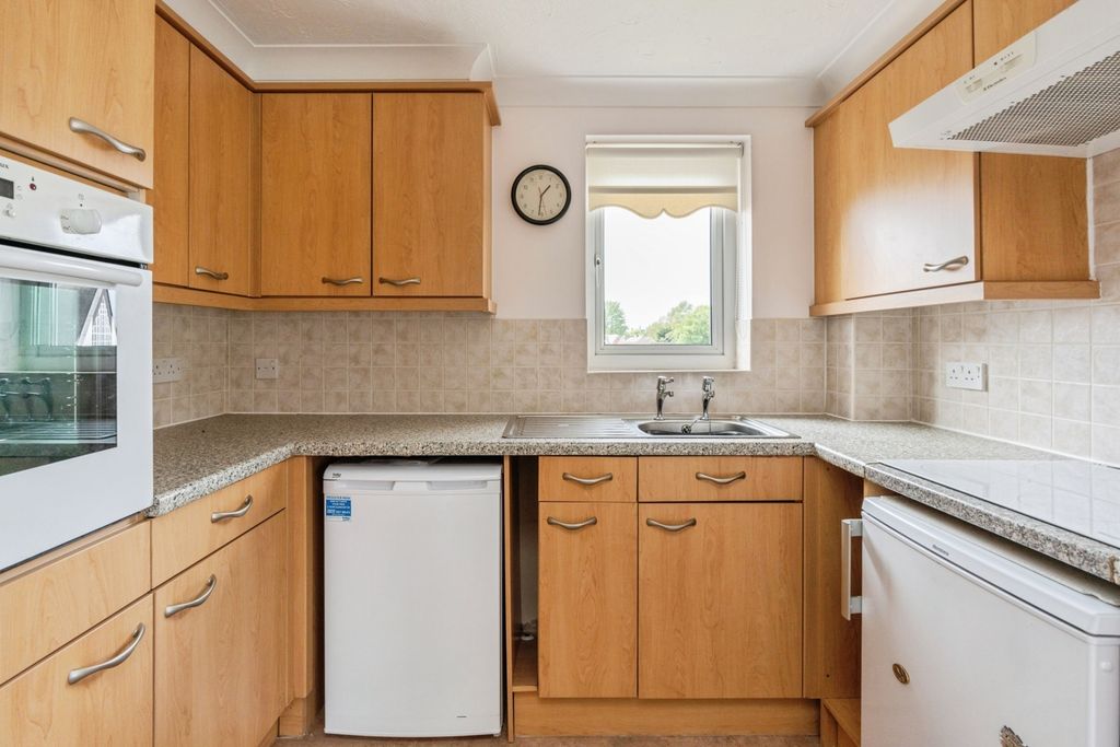Property photo 2 of 11 Kitchen