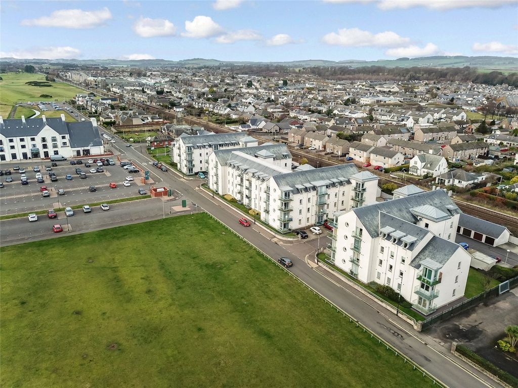 Property photo 2 of 21 Picture No. 24