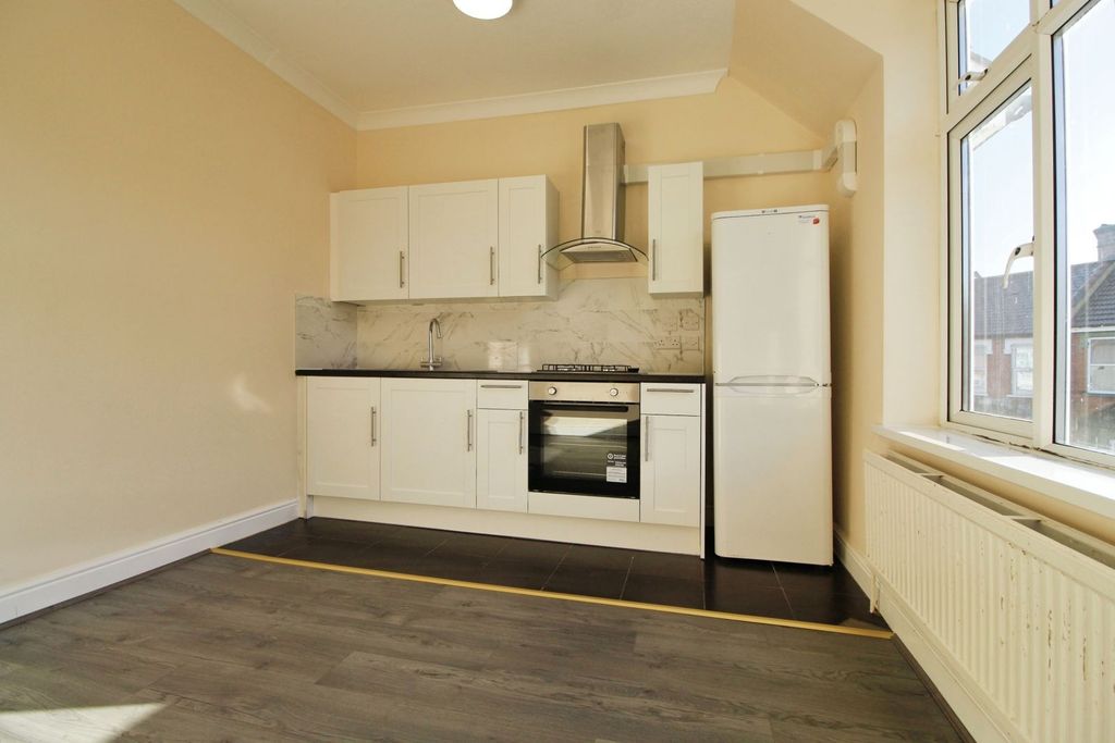 Property photo 3 of 10 Gallery