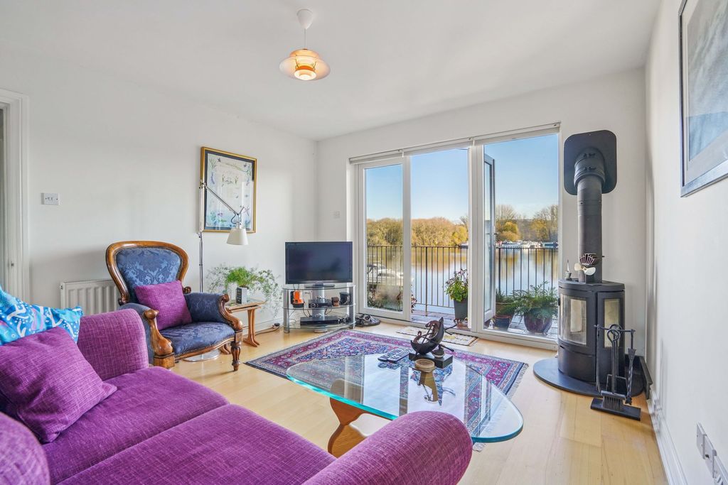 Property photo 2 of 21