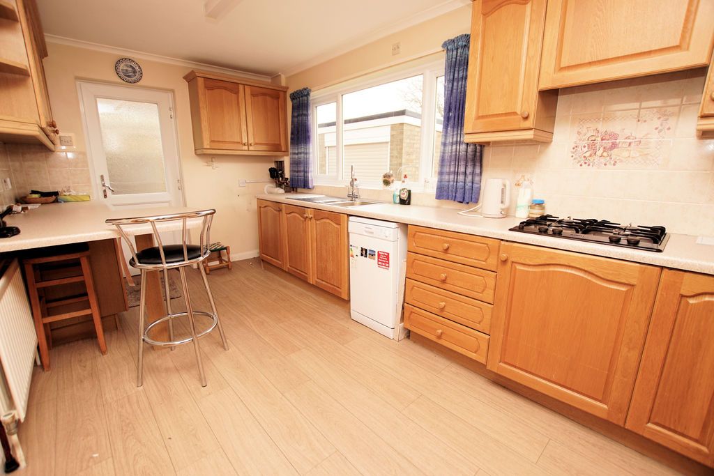 Property photo 3 of 16 Kitchen
