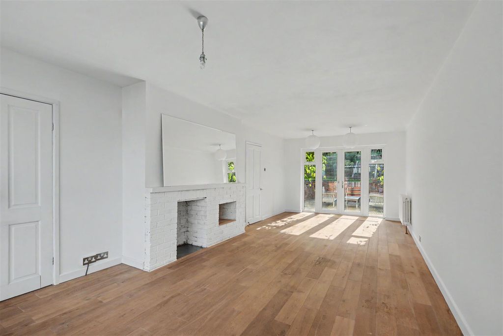 Property photo 3 of 40 Lounge Diner_2.Jpeg