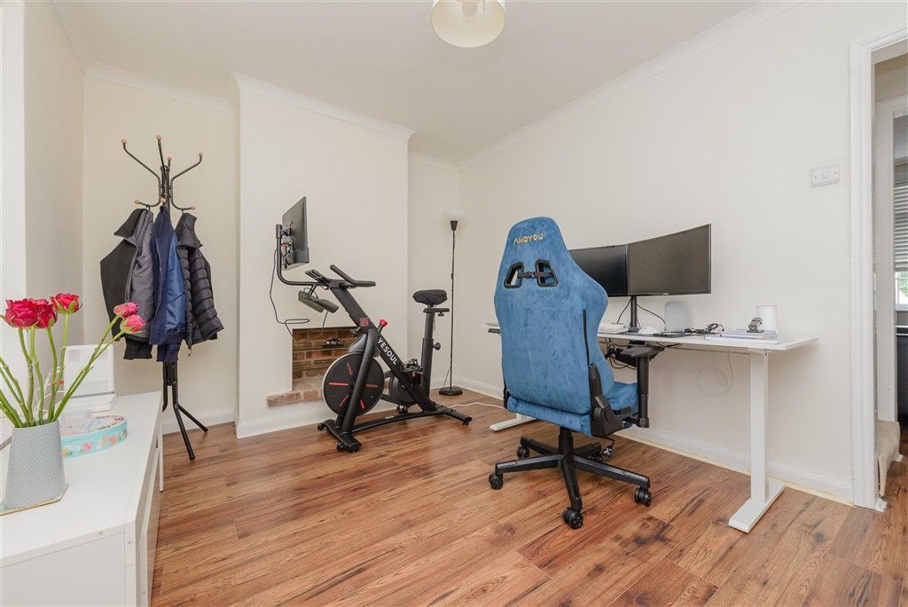 Property photo 1 of 8 Living Room