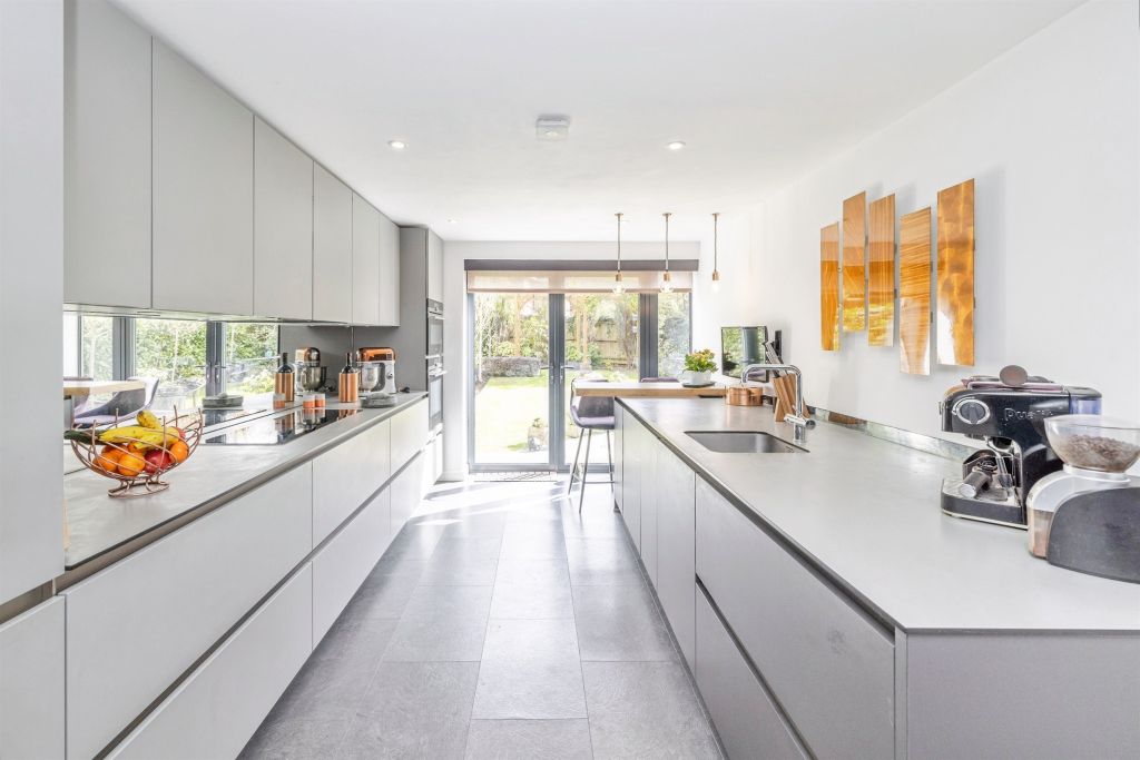 Property photo 2 of 32