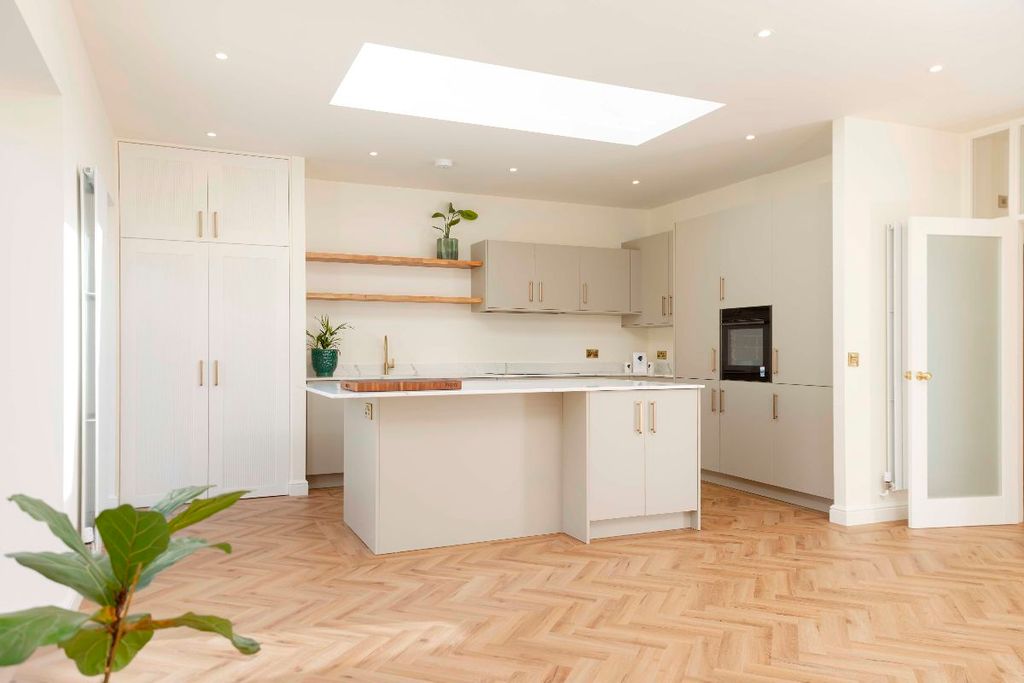 Property photo 1 of 66