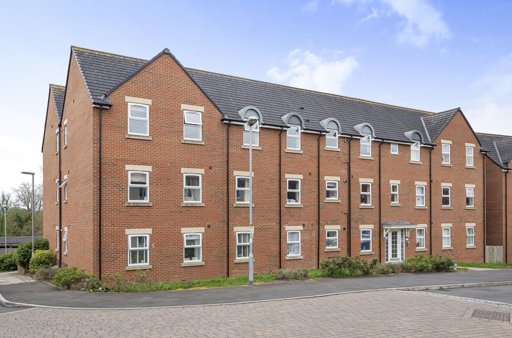 Property photo 1 of 7 Cloatleyfront