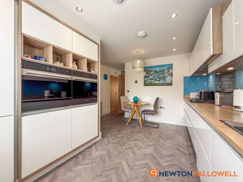 Property photo 2 of 19 Dining Kitchen 1