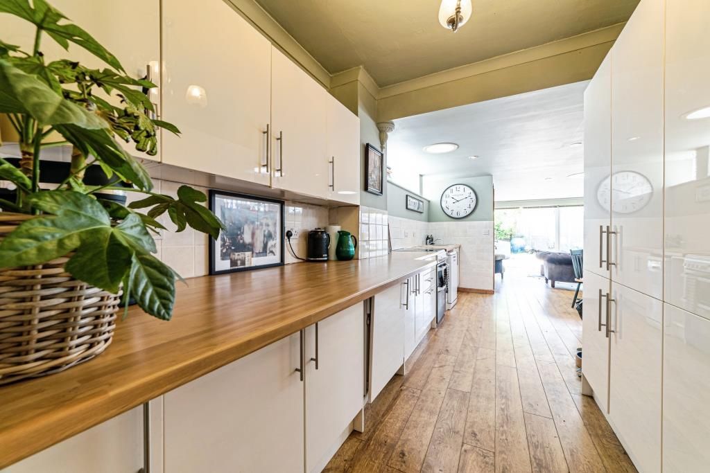 Property photo 3 of 32 Kitchen