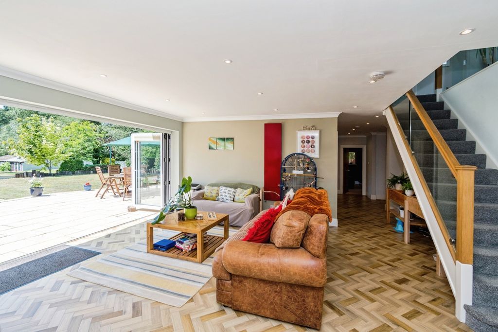 Property photo 3 of 27 Pbox-Img.Jpg