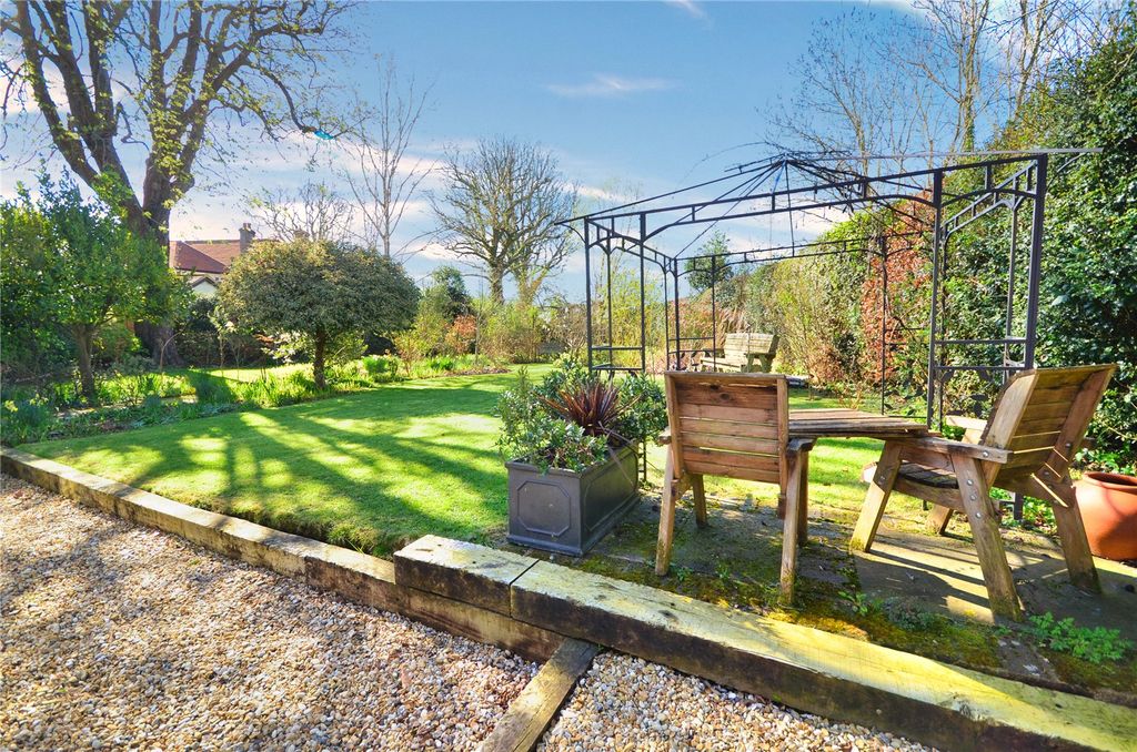 Property photo 2 of 26 Garden