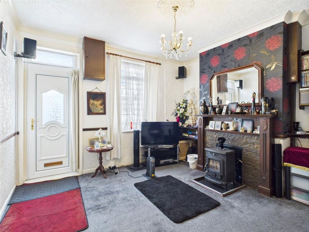 Property photo 3 of 17 Picture No. 02