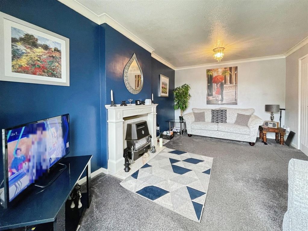 Property photo 3 of 13 Living Room