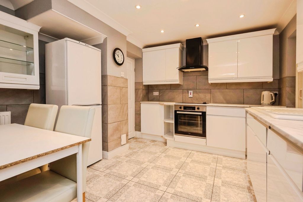 Property photo 3 of 17 Photo