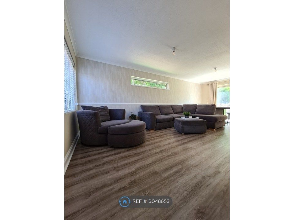 Property photo 1 of 25 Living Room
