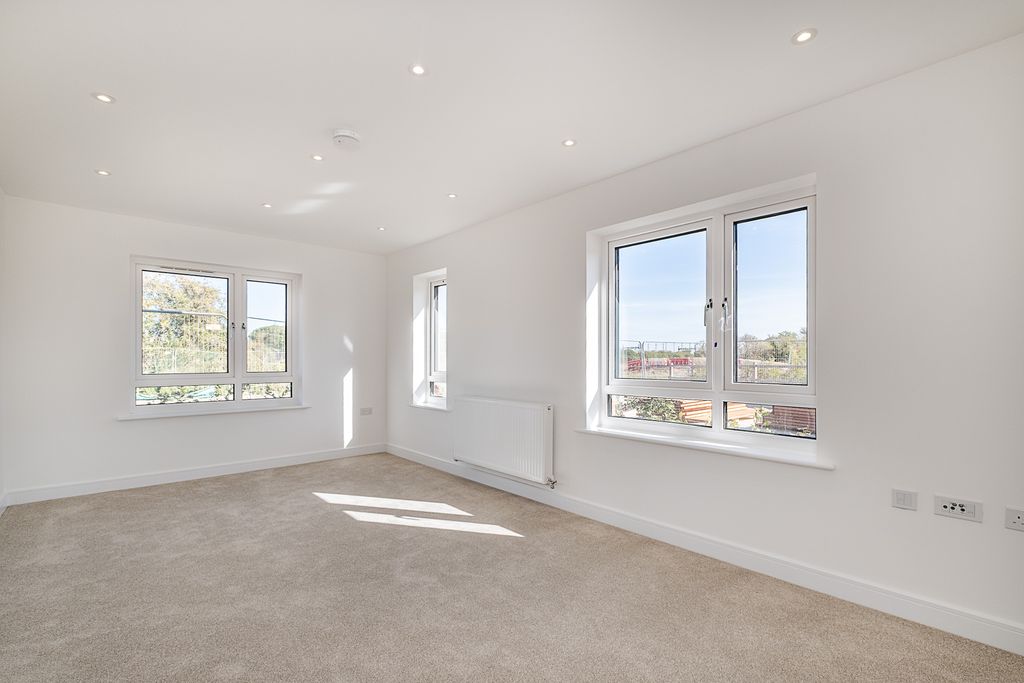 Property photo 3 of 18 Image