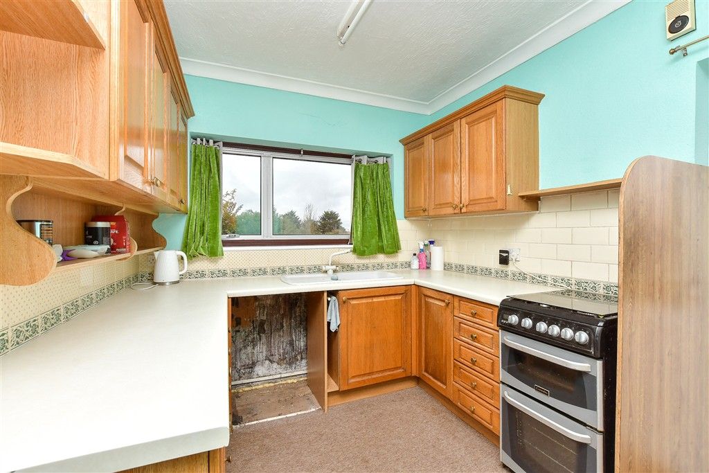 Property photo 3 of 10 Kitchen